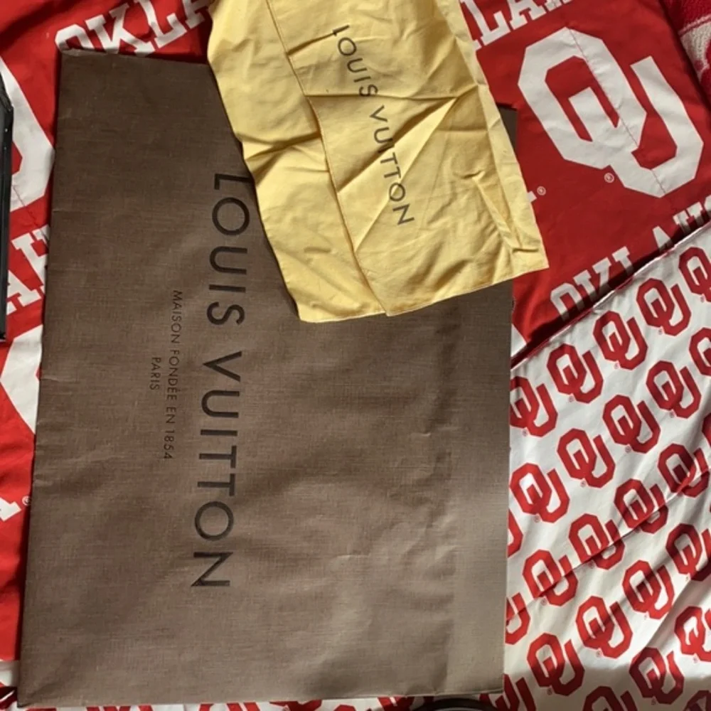 Authentic Louis Vuitton Pochette Metis handbag